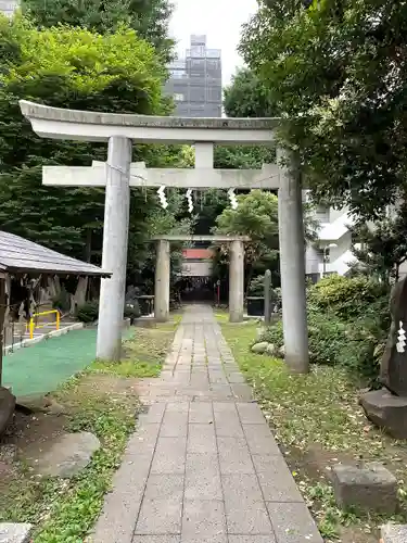 新橋鹽竃神社の鳥居