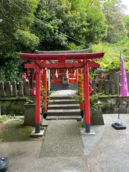 海南神社の{uncategorized: "未分類", other: "その他", undefined: "問題あり", building: "その他建物", grave: "お墓", sacred_gate: "鳥居", guardian: "狛犬", statue: "像", buddha: "仏像", history: "歴史", nature: "自然", garden: "庭園", animal: "動物", pagoda: "塔", temizu: "手水舎", mountain_gate: "山門・神門", sanctuary: "本殿・本堂", subordinate: "末社・摂社", art: "芸術", scenery: "景色", jizo: "地蔵", ema: "絵馬", goshuin: "御朱印", omikuji: "おみくじ", items: "授与品その他", amulet: "お守り", goshuincho: "御朱印帳", eats: "食事", festival: "お祭り", votive_dance: "神楽", shichigosan: "七五三参", wedding: "結婚式", experience: "体験その他", initially: "初詣", around: "周辺", anti_infection: "感染症対策"}