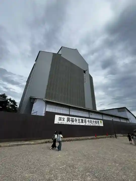 興福寺 五重塔の{uncategorized: "未分類", other: "その他", undefined: "問題あり", building: "その他建物", grave: "お墓", sacred_gate: "鳥居", guardian: "狛犬", statue: "像", buddha: "仏像", history: "歴史", nature: "自然", garden: "庭園", animal: "動物", pagoda: "塔", temizu: "手水舎", mountain_gate: "山門・神門", sanctuary: "本殿・本堂", subordinate: "末社・摂社", art: "芸術", scenery: "景色", jizo: "地蔵", ema: "絵馬", goshuin: "御朱印", omikuji: "おみくじ", items: "授与品その他", amulet: "お守り", goshuincho: "御朱印帳", eats: "食事", festival: "お祭り", votive_dance: "神楽", shichigosan: "七五三参", wedding: "結婚式", experience: "体験その他", initially: "初詣", around: "周辺", anti_infection: "感染症対策"}