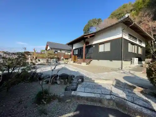 冷泉寺の{uncategorized: "未分類", other: "その他", undefined: "問題あり", building: "その他建物", grave: "お墓", sacred_gate: "鳥居", guardian: "狛犬", statue: "像", buddha: "仏像", history: "歴史", nature: "自然", garden: "庭園", animal: "動物", pagoda: "塔", temizu: "手水舎", mountain_gate: "山門・神門", sanctuary: "本殿・本堂", subordinate: "末社・摂社", art: "芸術", scenery: "景色", jizo: "地蔵", ema: "絵馬", goshuin: "御朱印", omikuji: "おみくじ", items: "授与品その他", amulet: "お守り", goshuincho: "御朱印帳", eats: "食事", festival: "お祭り", votive_dance: "神楽", shichigosan: "七五三参", wedding: "結婚式", experience: "体験その他", initially: "初詣", around: "周辺", anti_infection: "感染症対策"}