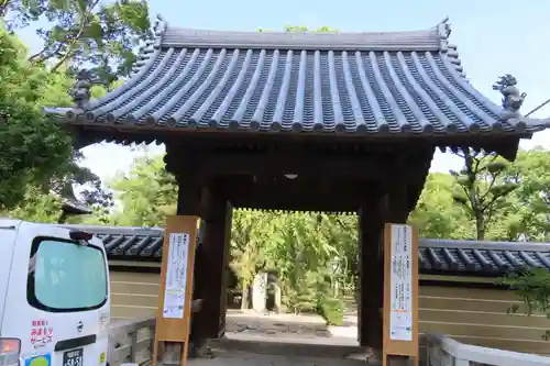 聖福寺の山門