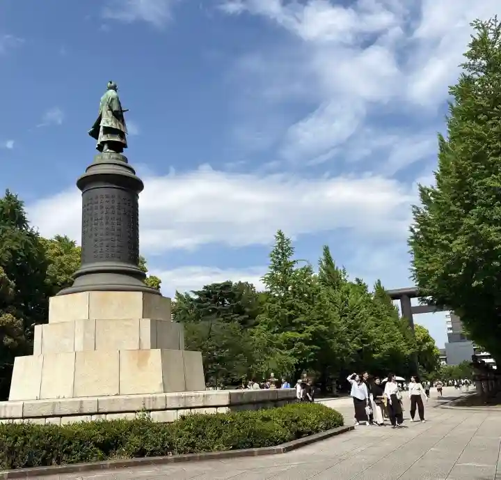 靖國神社の{uncategorized: "未分類", other: "その他", undefined: "問題あり", building: "その他建物", grave: "お墓", sacred_gate: "鳥居", guardian: "狛犬", statue: "像", buddha: "仏像", history: "歴史", nature: "自然", garden: "庭園", animal: "動物", pagoda: "塔", temizu: "手水舎", mountain_gate: "山門・神門", sanctuary: "本殿・本堂", subordinate: "末社・摂社", art: "芸術", scenery: "景色", jizo: "地蔵", ema: "絵馬", goshuin: "御朱印", omikuji: "おみくじ", items: "授与品その他", amulet: "お守り", goshuincho: "御朱印帳", eats: "食事", festival: "お祭り", votive_dance: "神楽", shichigosan: "七五三参", wedding: "結婚式", experience: "体験その他", initially: "初詣", around: "周辺", anti_infection: "感染症対策"}