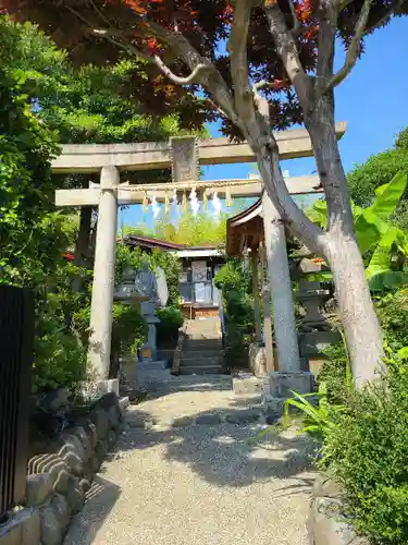 横浜御嶽神社の鳥居