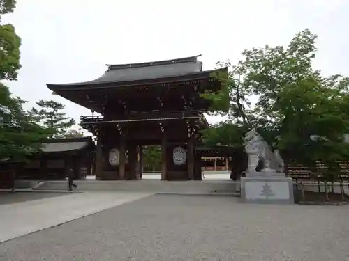 寒川神社の山門・神門