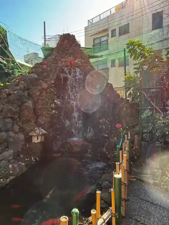 吉原弁財天本宮(吉原神社奥宮)の{uncategorized: "未分類", other: "その他", undefined: "問題あり", building: "その他建物", grave: "お墓", sacred_gate: "鳥居", guardian: "狛犬", statue: "像", buddha: "仏像", history: "歴史", nature: "自然", garden: "庭園", animal: "動物", pagoda: "塔", temizu: "手水舎", mountain_gate: "山門・神門", sanctuary: "本殿・本堂", subordinate: "末社・摂社", art: "芸術", scenery: "景色", jizo: "地蔵", ema: "絵馬", goshuin: "御朱印", omikuji: "おみくじ", items: "授与品その他", amulet: "お守り", goshuincho: "御朱印帳", eats: "食事", festival: "お祭り", votive_dance: "神楽", shichigosan: "七五三参", wedding: "結婚式", experience: "体験その他", initially: "初詣", around: "周辺", anti_infection: "感染症対策"}