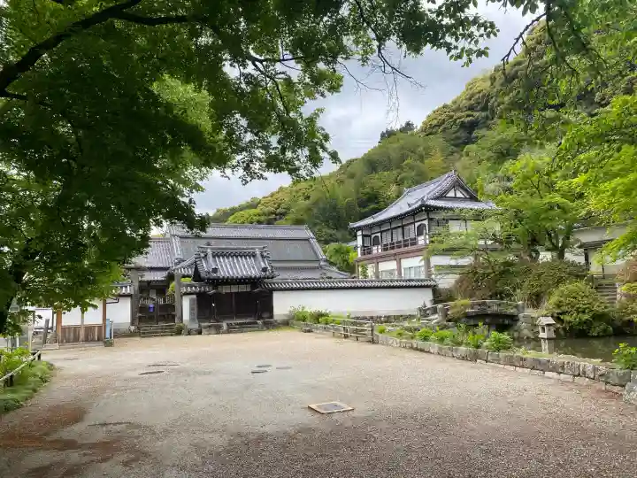 矢田寺南僧坊の{uncategorized: "未分類", other: "その他", undefined: "問題あり", building: "その他建物", grave: "お墓", sacred_gate: "鳥居", guardian: "狛犬", statue: "像", buddha: "仏像", history: "歴史", nature: "自然", garden: "庭園", animal: "動物", pagoda: "塔", temizu: "手水舎", mountain_gate: "山門・神門", sanctuary: "本殿・本堂", subordinate: "末社・摂社", art: "芸術", scenery: "景色", jizo: "地蔵", ema: "絵馬", goshuin: "御朱印", omikuji: "おみくじ", items: "授与品その他", amulet: "お守り", goshuincho: "御朱印帳", eats: "食事", festival: "お祭り", votive_dance: "神楽", shichigosan: "七五三参", wedding: "結婚式", experience: "体験その他", initially: "初詣", around: "周辺", anti_infection: "感染症対策"}