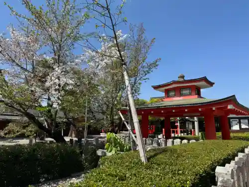 芸能神社の{uncategorized: "未分類", other: "その他", undefined: "問題あり", building: "その他建物", grave: "お墓", sacred_gate: "鳥居", guardian: "狛犬", statue: "像", buddha: "仏像", history: "歴史", nature: "自然", garden: "庭園", animal: "動物", pagoda: "塔", temizu: "手水舎", mountain_gate: "山門・神門", sanctuary: "本殿・本堂", subordinate: "末社・摂社", art: "芸術", scenery: "景色", jizo: "地蔵", ema: "絵馬", goshuin: "御朱印", omikuji: "おみくじ", items: "授与品その他", amulet: "お守り", goshuincho: "御朱印帳", eats: "食事", festival: "お祭り", votive_dance: "神楽", shichigosan: "七五三参", wedding: "結婚式", experience: "体験その他", initially: "初詣", around: "周辺", anti_infection: "感染症対策"}