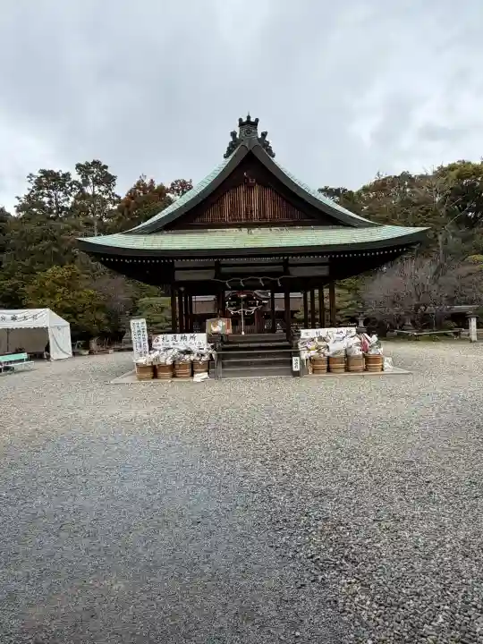 梅宮大社の{uncategorized: "未分類", other: "その他", undefined: "問題あり", building: "その他建物", grave: "お墓", sacred_gate: "鳥居", guardian: "狛犬", statue: "像", buddha: "仏像", history: "歴史", nature: "自然", garden: "庭園", animal: "動物", pagoda: "塔", temizu: "手水舎", mountain_gate: "山門・神門", sanctuary: "本殿・本堂", subordinate: "末社・摂社", art: "芸術", scenery: "景色", jizo: "地蔵", ema: "絵馬", goshuin: "御朱印", omikuji: "おみくじ", items: "授与品その他", amulet: "お守り", goshuincho: "御朱印帳", eats: "食事", festival: "お祭り", votive_dance: "神楽", shichigosan: "七五三参", wedding: "結婚式", experience: "体験その他", initially: "初詣", around: "周辺", anti_infection: "感染症対策"}