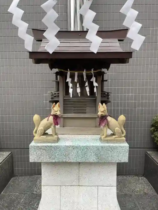 稲荷神社の{uncategorized: "未分類", other: "その他", undefined: "問題あり", building: "その他建物", grave: "お墓", sacred_gate: "鳥居", guardian: "狛犬", statue: "像", buddha: "仏像", history: "歴史", nature: "自然", garden: "庭園", animal: "動物", pagoda: "塔", temizu: "手水舎", mountain_gate: "山門・神門", sanctuary: "本殿・本堂", subordinate: "末社・摂社", art: "芸術", scenery: "景色", jizo: "地蔵", ema: "絵馬", goshuin: "御朱印", omikuji: "おみくじ", items: "授与品その他", amulet: "お守り", goshuincho: "御朱印帳", eats: "食事", festival: "お祭り", votive_dance: "神楽", shichigosan: "七五三参", wedding: "結婚式", experience: "体験その他", initially: "初詣", around: "周辺", anti_infection: "感染症対策"}