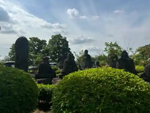 蓮華寺の{uncategorized: "未分類", other: "その他", undefined: "問題あり", building: "その他建物", grave: "お墓", sacred_gate: "鳥居", guardian: "狛犬", statue: "像", buddha: "仏像", history: "歴史", nature: "自然", garden: "庭園", animal: "動物", pagoda: "塔", temizu: "手水舎", mountain_gate: "山門・神門", sanctuary: "本殿・本堂", subordinate: "末社・摂社", art: "芸術", scenery: "景色", jizo: "地蔵", ema: "絵馬", goshuin: "御朱印", omikuji: "おみくじ", items: "授与品その他", amulet: "お守り", goshuincho: "御朱印帳", eats: "食事", festival: "お祭り", votive_dance: "神楽", shichigosan: "七五三参", wedding: "結婚式", experience: "体験その他", initially: "初詣", around: "周辺", anti_infection: "感染症対策"}