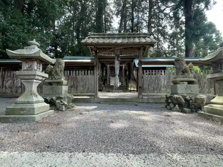 日枝神社 (甲南町稗谷)の{uncategorized: "未分類", other: "その他", undefined: "問題あり", building: "その他建物", grave: "お墓", sacred_gate: "鳥居", guardian: "狛犬", statue: "像", buddha: "仏像", history: "歴史", nature: "自然", garden: "庭園", animal: "動物", pagoda: "塔", temizu: "手水舎", mountain_gate: "山門・神門", sanctuary: "本殿・本堂", subordinate: "末社・摂社", art: "芸術", scenery: "景色", jizo: "地蔵", ema: "絵馬", goshuin: "御朱印", omikuji: "おみくじ", items: "授与品その他", amulet: "お守り", goshuincho: "御朱印帳", eats: "食事", festival: "お祭り", votive_dance: "神楽", shichigosan: "七五三参", wedding: "結婚式", experience: "体験その他", initially: "初詣", around: "周辺", anti_infection: "感染症対策"}