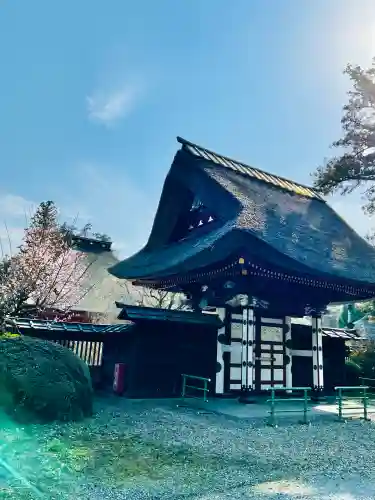 医王寺の{uncategorized: "未分類", other: "その他", undefined: "問題あり", building: "その他建物", grave: "お墓", sacred_gate: "鳥居", guardian: "狛犬", statue: "像", buddha: "仏像", history: "歴史", nature: "自然", garden: "庭園", animal: "動物", pagoda: "塔", temizu: "手水舎", mountain_gate: "山門・神門", sanctuary: "本殿・本堂", subordinate: "末社・摂社", art: "芸術", scenery: "景色", jizo: "地蔵", ema: "絵馬", goshuin: "御朱印", omikuji: "おみくじ", items: "授与品その他", amulet: "お守り", goshuincho: "御朱印帳", eats: "食事", festival: "お祭り", votive_dance: "神楽", shichigosan: "七五三参", wedding: "結婚式", experience: "体験その他", initially: "初詣", around: "周辺", anti_infection: "感染症対策"}