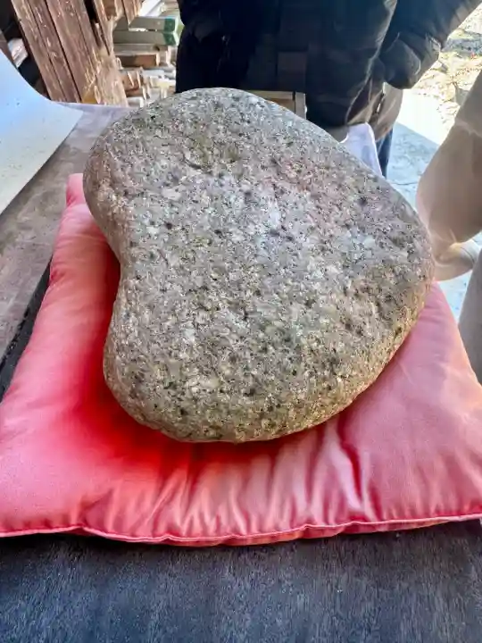 豊満神社の{uncategorized: "未分類", other: "その他", undefined: "問題あり", building: "その他建物", grave: "お墓", sacred_gate: "鳥居", guardian: "狛犬", statue: "像", buddha: "仏像", history: "歴史", nature: "自然", garden: "庭園", animal: "動物", pagoda: "塔", temizu: "手水舎", mountain_gate: "山門・神門", sanctuary: "本殿・本堂", subordinate: "末社・摂社", art: "芸術", scenery: "景色", jizo: "地蔵", ema: "絵馬", goshuin: "御朱印", omikuji: "おみくじ", items: "授与品その他", amulet: "お守り", goshuincho: "御朱印帳", eats: "食事", festival: "お祭り", votive_dance: "神楽", shichigosan: "七五三参", wedding: "結婚式", experience: "体験その他", initially: "初詣", around: "周辺", anti_infection: "感染症対策"}