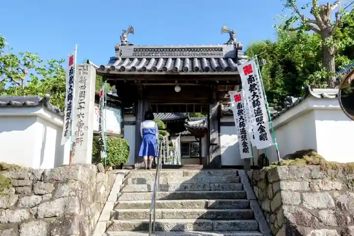 弥勒寺の山門・神門