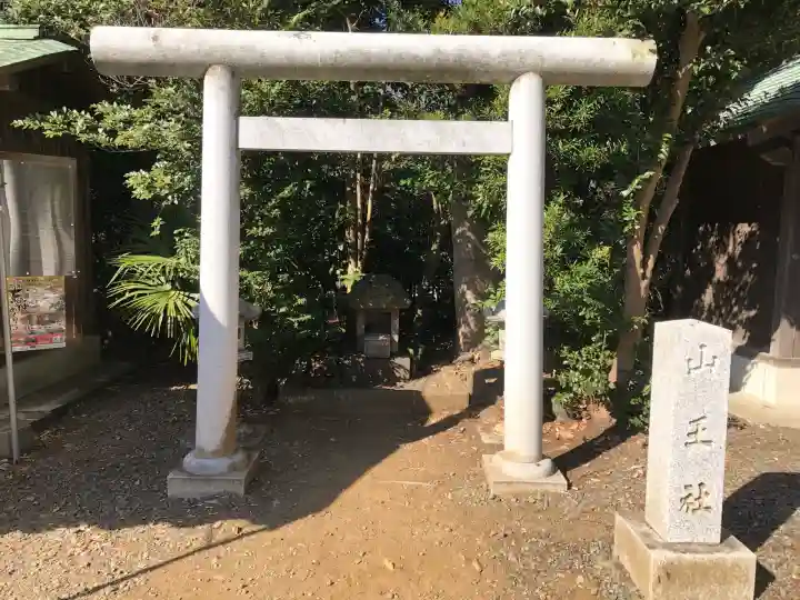 皇大神宮(烏森神社)の{uncategorized: "未分類", other: "その他", undefined: "問題あり", building: "その他建物", grave: "お墓", sacred_gate: "鳥居", guardian: "狛犬", statue: "像", buddha: "仏像", history: "歴史", nature: "自然", garden: "庭園", animal: "動物", pagoda: "塔", temizu: "手水舎", mountain_gate: "山門・神門", sanctuary: "本殿・本堂", subordinate: "末社・摂社", art: "芸術", scenery: "景色", jizo: "地蔵", ema: "絵馬", goshuin: "御朱印", omikuji: "おみくじ", items: "授与品その他", amulet: "お守り", goshuincho: "御朱印帳", eats: "食事", festival: "お祭り", votive_dance: "神楽", shichigosan: "七五三参", wedding: "結婚式", experience: "体験その他", initially: "初詣", around: "周辺", anti_infection: "感染症対策"}