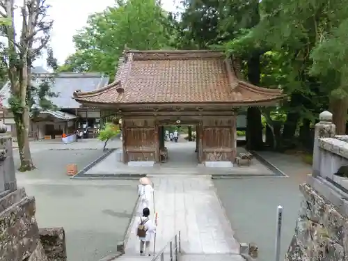 明石寺の山門