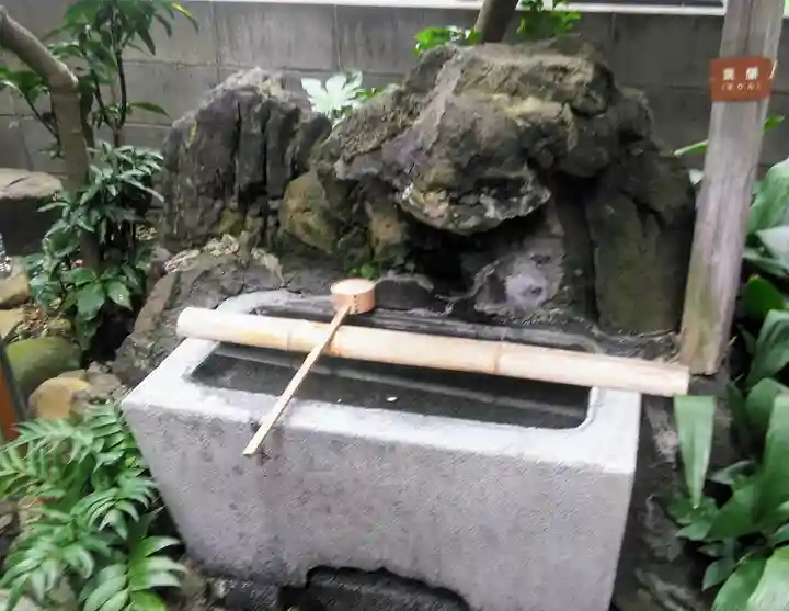 三光稲荷神社の手水舎