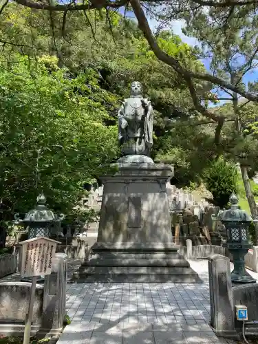 誕生寺の{uncategorized: "未分類", other: "その他", undefined: "問題あり", building: "その他建物", grave: "お墓", sacred_gate: "鳥居", guardian: "狛犬", statue: "像", buddha: "仏像", history: "歴史", nature: "自然", garden: "庭園", animal: "動物", pagoda: "塔", temizu: "手水舎", mountain_gate: "山門・神門", sanctuary: "本殿・本堂", subordinate: "末社・摂社", art: "芸術", scenery: "景色", jizo: "地蔵", ema: "絵馬", goshuin: "御朱印", omikuji: "おみくじ", items: "授与品その他", amulet: "お守り", goshuincho: "御朱印帳", eats: "食事", festival: "お祭り", votive_dance: "神楽", shichigosan: "七五三参", wedding: "結婚式", experience: "体験その他", initially: "初詣", around: "周辺", anti_infection: "感染症対策"}