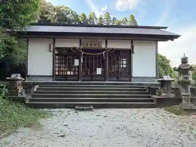 伊勢神社の{uncategorized: "未分類", other: "その他", undefined: "問題あり", building: "その他建物", grave: "お墓", sacred_gate: "鳥居", guardian: "狛犬", statue: "像", buddha: "仏像", history: "歴史", nature: "自然", garden: "庭園", animal: "動物", pagoda: "塔", temizu: "手水舎", mountain_gate: "山門・神門", sanctuary: "本殿・本堂", subordinate: "末社・摂社", art: "芸術", scenery: "景色", jizo: "地蔵", ema: "絵馬", goshuin: "御朱印", omikuji: "おみくじ", items: "授与品その他", amulet: "お守り", goshuincho: "御朱印帳", eats: "食事", festival: "お祭り", votive_dance: "神楽", shichigosan: "七五三参", wedding: "結婚式", experience: "体験その他", initially: "初詣", around: "周辺", anti_infection: "感染症対策"}
