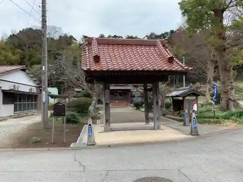 歓喜院の山門