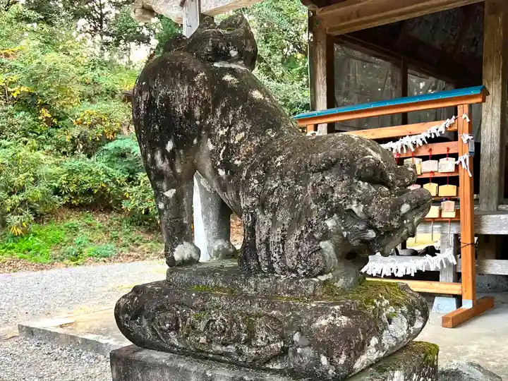 糸島市宇美八幡宮の狛犬