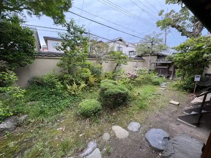大田神社(賀茂別雷神社境外摂社)の{uncategorized: "未分類", other: "その他", undefined: "問題あり", building: "その他建物", grave: "お墓", sacred_gate: "鳥居", guardian: "狛犬", statue: "像", buddha: "仏像", history: "歴史", nature: "自然", garden: "庭園", animal: "動物", pagoda: "塔", temizu: "手水舎", mountain_gate: "山門・神門", sanctuary: "本殿・本堂", subordinate: "末社・摂社", art: "芸術", scenery: "景色", jizo: "地蔵", ema: "絵馬", goshuin: "御朱印", omikuji: "おみくじ", items: "授与品その他", amulet: "お守り", goshuincho: "御朱印帳", eats: "食事", festival: "お祭り", votive_dance: "神楽", shichigosan: "七五三参", wedding: "結婚式", experience: "体験その他", initially: "初詣", around: "周辺", anti_infection: "感染症対策"}