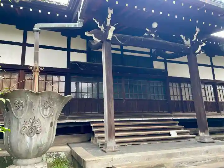 臨江寺の{uncategorized: "未分類", other: "その他", undefined: "問題あり", building: "その他建物", grave: "お墓", sacred_gate: "鳥居", guardian: "狛犬", statue: "像", buddha: "仏像", history: "歴史", nature: "自然", garden: "庭園", animal: "動物", pagoda: "塔", temizu: "手水舎", mountain_gate: "山門・神門", sanctuary: "本殿・本堂", subordinate: "末社・摂社", art: "芸術", scenery: "景色", jizo: "地蔵", ema: "絵馬", goshuin: "御朱印", omikuji: "おみくじ", items: "授与品その他", amulet: "お守り", goshuincho: "御朱印帳", eats: "食事", festival: "お祭り", votive_dance: "神楽", shichigosan: "七五三参", wedding: "結婚式", experience: "体験その他", initially: "初詣", around: "周辺", anti_infection: "感染症対策"}