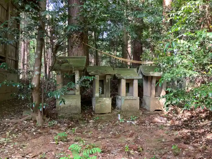 新里今宮神社の{uncategorized: "未分類", other: "その他", undefined: "問題あり", building: "その他建物", grave: "お墓", sacred_gate: "鳥居", guardian: "狛犬", statue: "像", buddha: "仏像", history: "歴史", nature: "自然", garden: "庭園", animal: "動物", pagoda: "塔", temizu: "手水舎", mountain_gate: "山門・神門", sanctuary: "本殿・本堂", subordinate: "末社・摂社", art: "芸術", scenery: "景色", jizo: "地蔵", ema: "絵馬", goshuin: "御朱印", omikuji: "おみくじ", items: "授与品その他", amulet: "お守り", goshuincho: "御朱印帳", eats: "食事", festival: "お祭り", votive_dance: "神楽", shichigosan: "七五三参", wedding: "結婚式", experience: "体験その他", initially: "初詣", around: "周辺", anti_infection: "感染症対策"}