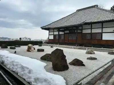 天寧寺の{uncategorized: "未分類", other: "その他", undefined: "問題あり", building: "その他建物", grave: "お墓", sacred_gate: "鳥居", guardian: "狛犬", statue: "像", buddha: "仏像", history: "歴史", nature: "自然", garden: "庭園", animal: "動物", pagoda: "塔", temizu: "手水舎", mountain_gate: "山門・神門", sanctuary: "本殿・本堂", subordinate: "末社・摂社", art: "芸術", scenery: "景色", jizo: "地蔵", ema: "絵馬", goshuin: "御朱印", omikuji: "おみくじ", items: "授与品その他", amulet: "お守り", goshuincho: "御朱印帳", eats: "食事", festival: "お祭り", votive_dance: "神楽", shichigosan: "七五三参", wedding: "結婚式", experience: "体験その他", initially: "初詣", around: "周辺", anti_infection: "感染症対策"}