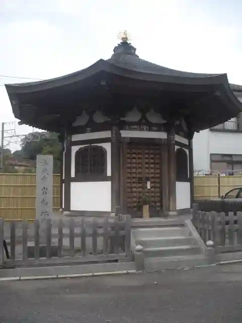 岩船地蔵堂の本殿・本堂