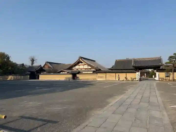 東寺(教王護国寺)の{uncategorized: "未分類", other: "その他", undefined: "問題あり", building: "その他建物", grave: "お墓", sacred_gate: "鳥居", guardian: "狛犬", statue: "像", buddha: "仏像", history: "歴史", nature: "自然", garden: "庭園", animal: "動物", pagoda: "塔", temizu: "手水舎", mountain_gate: "山門・神門", sanctuary: "本殿・本堂", subordinate: "末社・摂社", art: "芸術", scenery: "景色", jizo: "地蔵", ema: "絵馬", goshuin: "御朱印", omikuji: "おみくじ", items: "授与品その他", amulet: "お守り", goshuincho: "御朱印帳", eats: "食事", festival: "お祭り", votive_dance: "神楽", shichigosan: "七五三参", wedding: "結婚式", experience: "体験その他", initially: "初詣", around: "周辺", anti_infection: "感染症対策"}