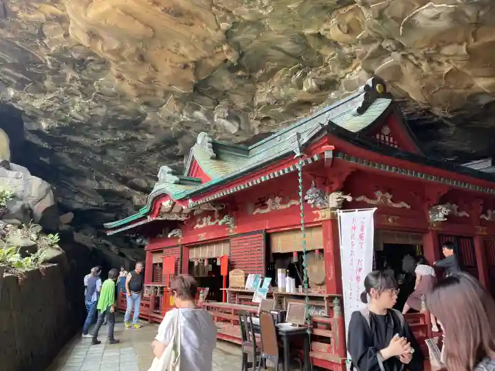 鵜戸神宮の{uncategorized: "未分類", other: "その他", undefined: "問題あり", building: "その他建物", grave: "お墓", sacred_gate: "鳥居", guardian: "狛犬", statue: "像", buddha: "仏像", history: "歴史", nature: "自然", garden: "庭園", animal: "動物", pagoda: "塔", temizu: "手水舎", mountain_gate: "山門・神門", sanctuary: "本殿・本堂", subordinate: "末社・摂社", art: "芸術", scenery: "景色", jizo: "地蔵", ema: "絵馬", goshuin: "御朱印", omikuji: "おみくじ", items: "授与品その他", amulet: "お守り", goshuincho: "御朱印帳", eats: "食事", festival: "お祭り", votive_dance: "神楽", shichigosan: "七五三参", wedding: "結婚式", experience: "体験その他", initially: "初詣", around: "周辺", anti_infection: "感染症対策"}