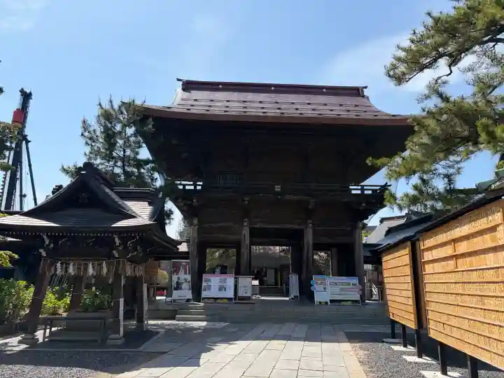 白山神社の{uncategorized: "未分類", other: "その他", undefined: "問題あり", building: "その他建物", grave: "お墓", sacred_gate: "鳥居", guardian: "狛犬", statue: "像", buddha: "仏像", history: "歴史", nature: "自然", garden: "庭園", animal: "動物", pagoda: "塔", temizu: "手水舎", mountain_gate: "山門・神門", sanctuary: "本殿・本堂", subordinate: "末社・摂社", art: "芸術", scenery: "景色", jizo: "地蔵", ema: "絵馬", goshuin: "御朱印", omikuji: "おみくじ", items: "授与品その他", amulet: "お守り", goshuincho: "御朱印帳", eats: "食事", festival: "お祭り", votive_dance: "神楽", shichigosan: "七五三参", wedding: "結婚式", experience: "体験その他", initially: "初詣", around: "周辺", anti_infection: "感染症対策"}