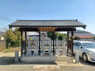 青蓮寺の{uncategorized: "未分類", other: "その他", undefined: "問題あり", building: "その他建物", grave: "お墓", sacred_gate: "鳥居", guardian: "狛犬", statue: "像", buddha: "仏像", history: "歴史", nature: "自然", garden: "庭園", animal: "動物", pagoda: "塔", temizu: "手水舎", mountain_gate: "山門・神門", sanctuary: "本殿・本堂", subordinate: "末社・摂社", art: "芸術", scenery: "景色", jizo: "地蔵", ema: "絵馬", goshuin: "御朱印", omikuji: "おみくじ", items: "授与品その他", amulet: "お守り", goshuincho: "御朱印帳", eats: "食事", festival: "お祭り", votive_dance: "神楽", shichigosan: "七五三参", wedding: "結婚式", experience: "体験その他", initially: "初詣", around: "周辺", anti_infection: "感染症対策"}