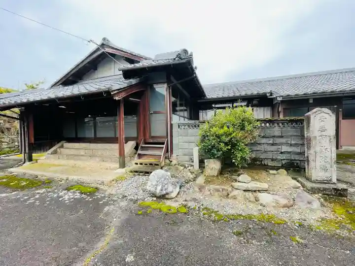 浄専寺の{uncategorized: "未分類", other: "その他", undefined: "問題あり", building: "その他建物", grave: "お墓", sacred_gate: "鳥居", guardian: "狛犬", statue: "像", buddha: "仏像", history: "歴史", nature: "自然", garden: "庭園", animal: "動物", pagoda: "塔", temizu: "手水舎", mountain_gate: "山門・神門", sanctuary: "本殿・本堂", subordinate: "末社・摂社", art: "芸術", scenery: "景色", jizo: "地蔵", ema: "絵馬", goshuin: "御朱印", omikuji: "おみくじ", items: "授与品その他", amulet: "お守り", goshuincho: "御朱印帳", eats: "食事", festival: "お祭り", votive_dance: "神楽", shichigosan: "七五三参", wedding: "結婚式", experience: "体験その他", initially: "初詣", around: "周辺", anti_infection: "感染症対策"}