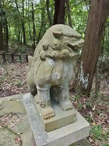 堅田神社の狛犬