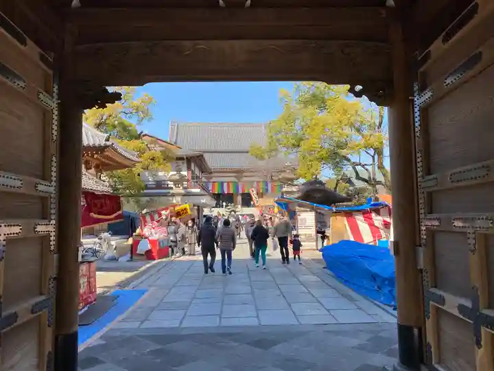 西新井大師総持寺の山門・神門