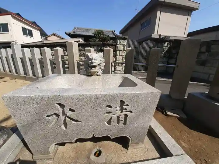 高見神社の{uncategorized: "未分類", other: "その他", undefined: "問題あり", building: "その他建物", grave: "お墓", sacred_gate: "鳥居", guardian: "狛犬", statue: "像", buddha: "仏像", history: "歴史", nature: "自然", garden: "庭園", animal: "動物", pagoda: "塔", temizu: "手水舎", mountain_gate: "山門・神門", sanctuary: "本殿・本堂", subordinate: "末社・摂社", art: "芸術", scenery: "景色", jizo: "地蔵", ema: "絵馬", goshuin: "御朱印", omikuji: "おみくじ", items: "授与品その他", amulet: "お守り", goshuincho: "御朱印帳", eats: "食事", festival: "お祭り", votive_dance: "神楽", shichigosan: "七五三参", wedding: "結婚式", experience: "体験その他", initially: "初詣", around: "周辺", anti_infection: "感染症対策"}