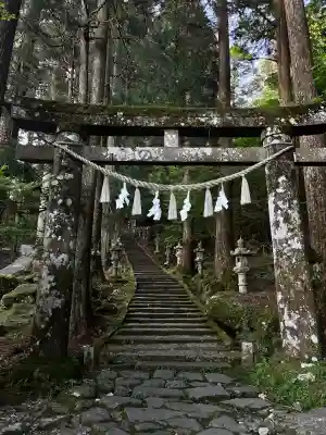 英彦山豊前坊高住神社の{uncategorized: "未分類", other: "その他", undefined: "問題あり", building: "その他建物", grave: "お墓", sacred_gate: "鳥居", guardian: "狛犬", statue: "像", buddha: "仏像", history: "歴史", nature: "自然", garden: "庭園", animal: "動物", pagoda: "塔", temizu: "手水舎", mountain_gate: "山門・神門", sanctuary: "本殿・本堂", subordinate: "末社・摂社", art: "芸術", scenery: "景色", jizo: "地蔵", ema: "絵馬", goshuin: "御朱印", omikuji: "おみくじ", items: "授与品その他", amulet: "お守り", goshuincho: "御朱印帳", eats: "食事", festival: "お祭り", votive_dance: "神楽", shichigosan: "七五三参", wedding: "結婚式", experience: "体験その他", initially: "初詣", around: "周辺", anti_infection: "感染症対策"}