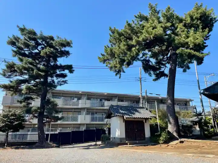 東伏見氷川神社の{uncategorized: "未分類", other: "その他", undefined: "問題あり", building: "その他建物", grave: "お墓", sacred_gate: "鳥居", guardian: "狛犬", statue: "像", buddha: "仏像", history: "歴史", nature: "自然", garden: "庭園", animal: "動物", pagoda: "塔", temizu: "手水舎", mountain_gate: "山門・神門", sanctuary: "本殿・本堂", subordinate: "末社・摂社", art: "芸術", scenery: "景色", jizo: "地蔵", ema: "絵馬", goshuin: "御朱印", omikuji: "おみくじ", items: "授与品その他", amulet: "お守り", goshuincho: "御朱印帳", eats: "食事", festival: "お祭り", votive_dance: "神楽", shichigosan: "七五三参", wedding: "結婚式", experience: "体験その他", initially: "初詣", around: "周辺", anti_infection: "感染症対策"}