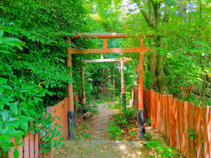 白髭稲荷大明神の鳥居