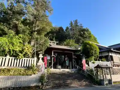 蟻通神社の{uncategorized: "未分類", other: "その他", undefined: "問題あり", building: "その他建物", grave: "お墓", sacred_gate: "鳥居", guardian: "狛犬", statue: "像", buddha: "仏像", history: "歴史", nature: "自然", garden: "庭園", animal: "動物", pagoda: "塔", temizu: "手水舎", mountain_gate: "山門・神門", sanctuary: "本殿・本堂", subordinate: "末社・摂社", art: "芸術", scenery: "景色", jizo: "地蔵", ema: "絵馬", goshuin: "御朱印", omikuji: "おみくじ", items: "授与品その他", amulet: "お守り", goshuincho: "御朱印帳", eats: "食事", festival: "お祭り", votive_dance: "神楽", shichigosan: "七五三参", wedding: "結婚式", experience: "体験その他", initially: "初詣", around: "周辺", anti_infection: "感染症対策"}