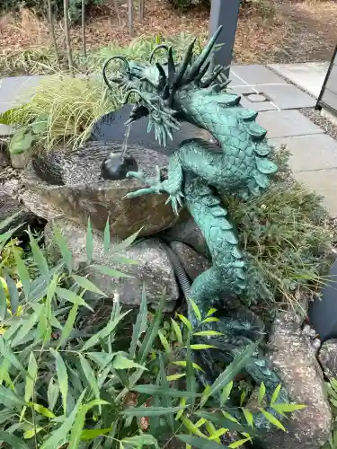 氷川神社の{uncategorized: "未分類", other: "その他", undefined: "問題あり", building: "その他建物", grave: "お墓", sacred_gate: "鳥居", guardian: "狛犬", statue: "像", buddha: "仏像", history: "歴史", nature: "自然", garden: "庭園", animal: "動物", pagoda: "塔", temizu: "手水舎", mountain_gate: "山門・神門", sanctuary: "本殿・本堂", subordinate: "末社・摂社", art: "芸術", scenery: "景色", jizo: "地蔵", ema: "絵馬", goshuin: "御朱印", omikuji: "おみくじ", items: "授与品その他", amulet: "お守り", goshuincho: "御朱印帳", eats: "食事", festival: "お祭り", votive_dance: "神楽", shichigosan: "七五三参", wedding: "結婚式", experience: "体験その他", initially: "初詣", around: "周辺", anti_infection: "感染症対策"}