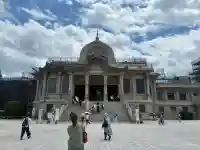 築地本願寺(本願寺築地別院)の{uncategorized: "未分類", other: "その他", undefined: "問題あり", building: "その他建物", grave: "お墓", sacred_gate: "鳥居", guardian: "狛犬", statue: "像", buddha: "仏像", history: "歴史", nature: "自然", garden: "庭園", animal: "動物", pagoda: "塔", temizu: "手水舎", mountain_gate: "山門・神門", sanctuary: "本殿・本堂", subordinate: "末社・摂社", art: "芸術", scenery: "景色", jizo: "地蔵", ema: "絵馬", goshuin: "御朱印", omikuji: "おみくじ", items: "授与品その他", amulet: "お守り", goshuincho: "御朱印帳", eats: "食事", festival: "お祭り", votive_dance: "神楽", shichigosan: "七五三参", wedding: "結婚式", experience: "体験その他", initially: "初詣", around: "周辺", anti_infection: "感染症対策"}