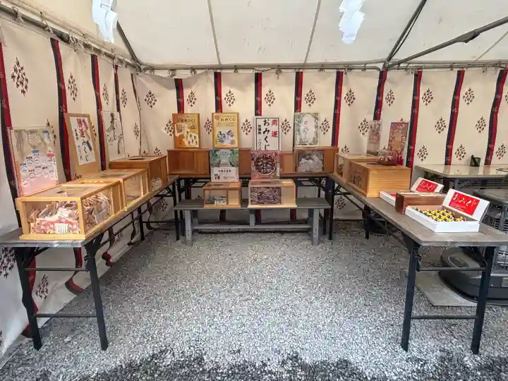 武蔵第六天神社の{uncategorized: "未分類", other: "その他", undefined: "問題あり", building: "その他建物", grave: "お墓", sacred_gate: "鳥居", guardian: "狛犬", statue: "像", buddha: "仏像", history: "歴史", nature: "自然", garden: "庭園", animal: "動物", pagoda: "塔", temizu: "手水舎", mountain_gate: "山門・神門", sanctuary: "本殿・本堂", subordinate: "末社・摂社", art: "芸術", scenery: "景色", jizo: "地蔵", ema: "絵馬", goshuin: "御朱印", omikuji: "おみくじ", items: "授与品その他", amulet: "お守り", goshuincho: "御朱印帳", eats: "食事", festival: "お祭り", votive_dance: "神楽", shichigosan: "七五三参", wedding: "結婚式", experience: "体験その他", initially: "初詣", around: "周辺", anti_infection: "感染症対策"}