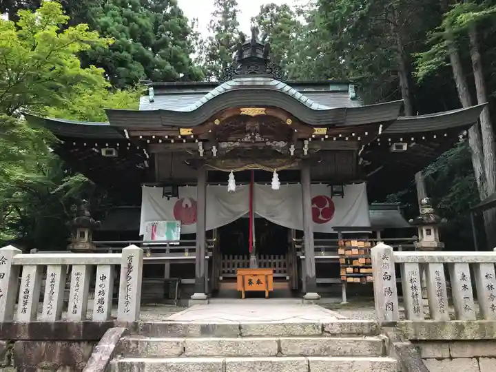 湯泉神社の本殿・本堂