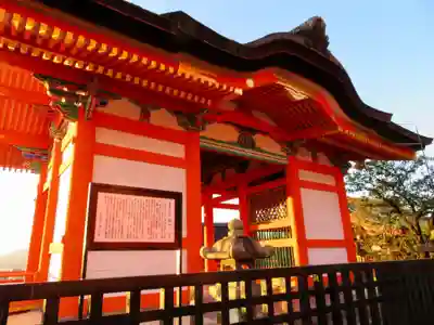 清水寺の山門・神門