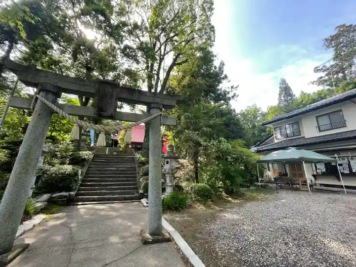 隠津島神社の{uncategorized: "未分類", other: "その他", undefined: "問題あり", building: "その他建物", grave: "お墓", sacred_gate: "鳥居", guardian: "狛犬", statue: "像", buddha: "仏像", history: "歴史", nature: "自然", garden: "庭園", animal: "動物", pagoda: "塔", temizu: "手水舎", mountain_gate: "山門・神門", sanctuary: "本殿・本堂", subordinate: "末社・摂社", art: "芸術", scenery: "景色", jizo: "地蔵", ema: "絵馬", goshuin: "御朱印", omikuji: "おみくじ", items: "授与品その他", amulet: "お守り", goshuincho: "御朱印帳", eats: "食事", festival: "お祭り", votive_dance: "神楽", shichigosan: "七五三参", wedding: "結婚式", experience: "体験その他", initially: "初詣", around: "周辺", anti_infection: "感染症対策"}