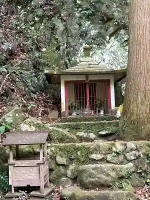 奇絶峡不動明王の{uncategorized: "未分類", other: "その他", undefined: "問題あり", building: "その他建物", grave: "お墓", sacred_gate: "鳥居", guardian: "狛犬", statue: "像", buddha: "仏像", history: "歴史", nature: "自然", garden: "庭園", animal: "動物", pagoda: "塔", temizu: "手水舎", mountain_gate: "山門・神門", sanctuary: "本殿・本堂", subordinate: "末社・摂社", art: "芸術", scenery: "景色", jizo: "地蔵", ema: "絵馬", goshuin: "御朱印", omikuji: "おみくじ", items: "授与品その他", amulet: "お守り", goshuincho: "御朱印帳", eats: "食事", festival: "お祭り", votive_dance: "神楽", shichigosan: "七五三参", wedding: "結婚式", experience: "体験その他", initially: "初詣", around: "周辺", anti_infection: "感染症対策"}