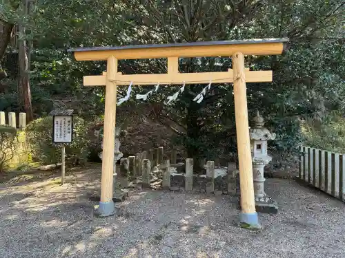 畝火山口神社の{uncategorized: "未分類", other: "その他", undefined: "問題あり", building: "その他建物", grave: "お墓", sacred_gate: "鳥居", guardian: "狛犬", statue: "像", buddha: "仏像", history: "歴史", nature: "自然", garden: "庭園", animal: "動物", pagoda: "塔", temizu: "手水舎", mountain_gate: "山門・神門", sanctuary: "本殿・本堂", subordinate: "末社・摂社", art: "芸術", scenery: "景色", jizo: "地蔵", ema: "絵馬", goshuin: "御朱印", omikuji: "おみくじ", items: "授与品その他", amulet: "お守り", goshuincho: "御朱印帳", eats: "食事", festival: "お祭り", votive_dance: "神楽", shichigosan: "七五三参", wedding: "結婚式", experience: "体験その他", initially: "初詣", around: "周辺", anti_infection: "感染症対策"}